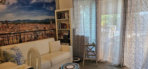 Petite Villa 4-6 personnes belles terrasses, piscine, plages House in Antibes