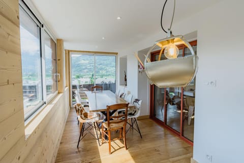 View (from property/room), Dining area, Mountain view, Mountain view