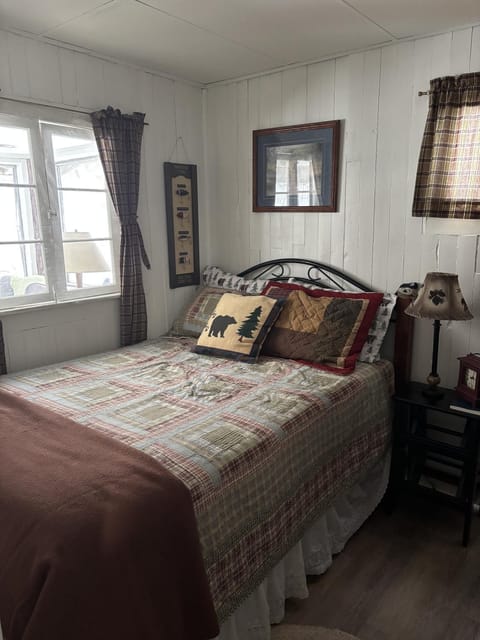 Rustic Willow Retreat - Outdoor Adventures cabin Cabin in Wisconsin