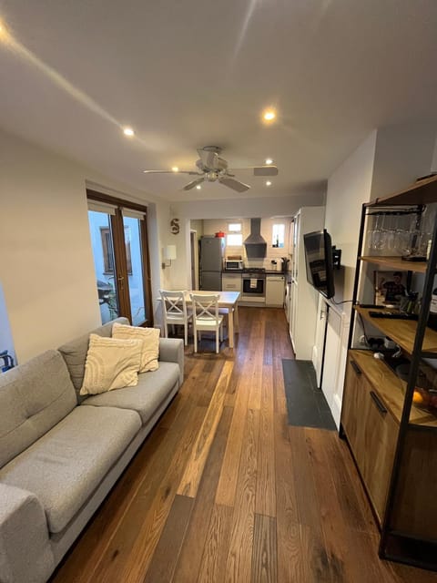 TV and multimedia, Kitchen or kitchenette, Living room, Dining area