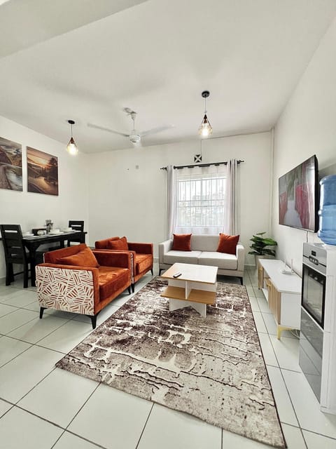 Communal lounge/ TV room, TV and multimedia, Living room, Seating area, Dining area, Evening entertainment