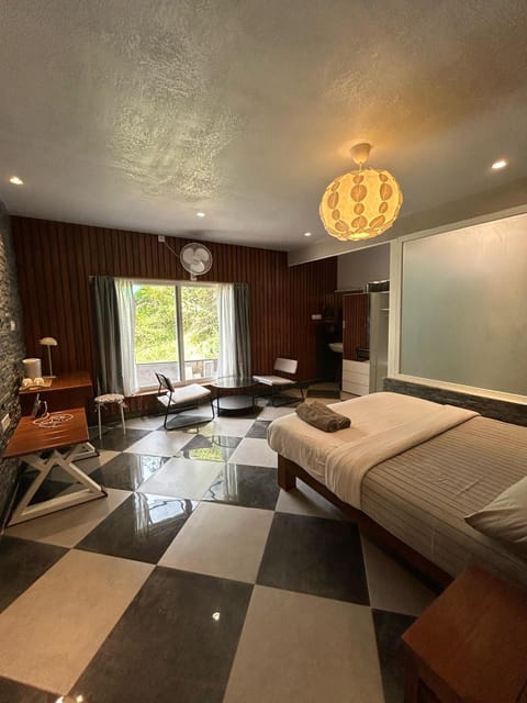 Bed, Photo of the whole room, Seating area, Bedroom