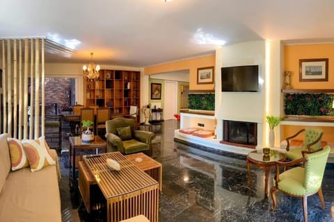 Communal lounge/ TV room, TV and multimedia, Living room, Seating area