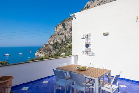 Property building, View (from property/room), Balcony/Terrace