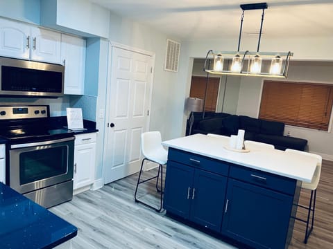 Spacious 4BR Home in Tampa Near Busch Gardens House in Greater Carrollwood