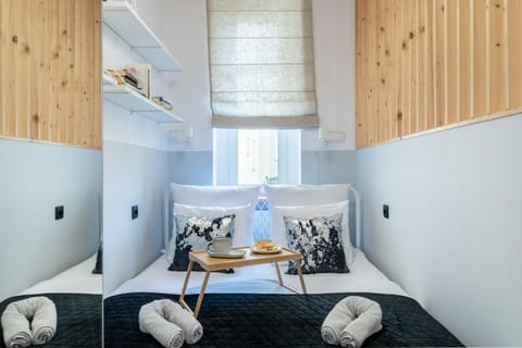 Bed, Living room, Bedroom