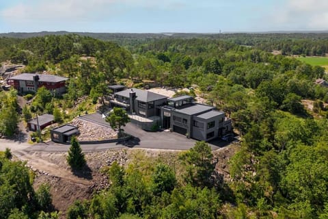 Property building, Bird's eye view