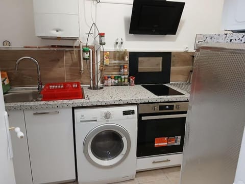 Maisonnette proche de Paris House in Aubervilliers