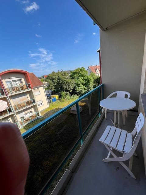 Property building, Balcony/Terrace, Seating area