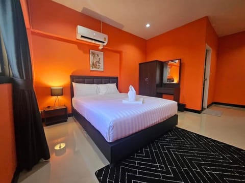 Bed, Photo of the whole room, Bedroom, air conditioner