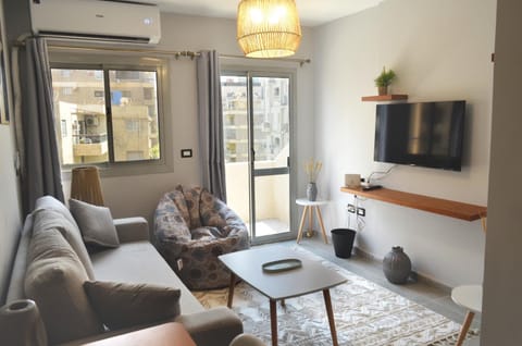 Communal lounge/ TV room, TV and multimedia, Living room, Seating area, Evening entertainment, air conditioner