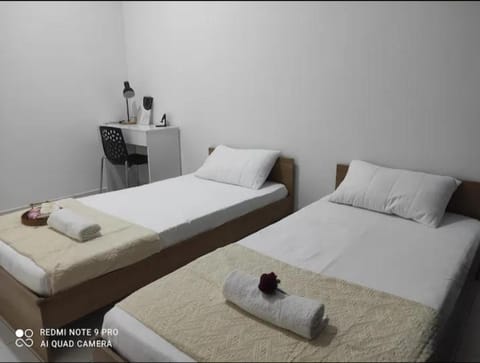 Bedroom, towels