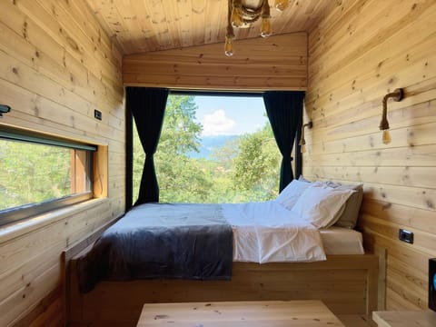 Bed, Natural landscape, Photo of the whole room, Mountain view