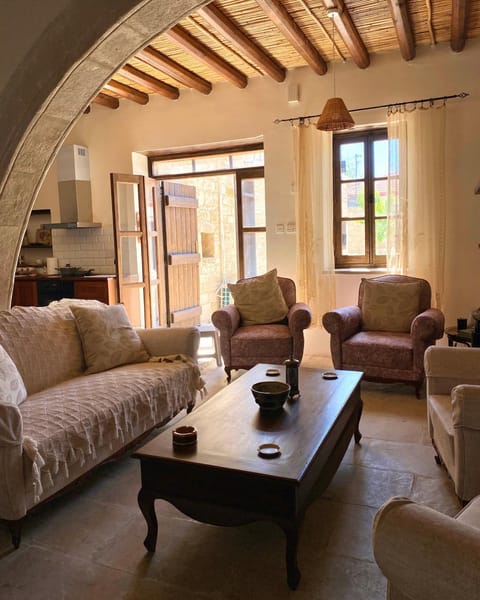 TV and multimedia, Living room, Seating area, fireplace