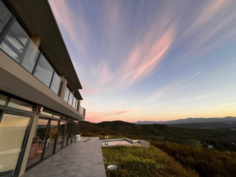 Property building, Natural landscape, Balcony/Terrace, Swimming pool