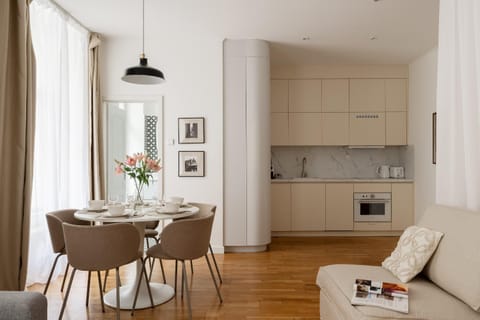 Kitchen or kitchenette, Seating area, Dining area