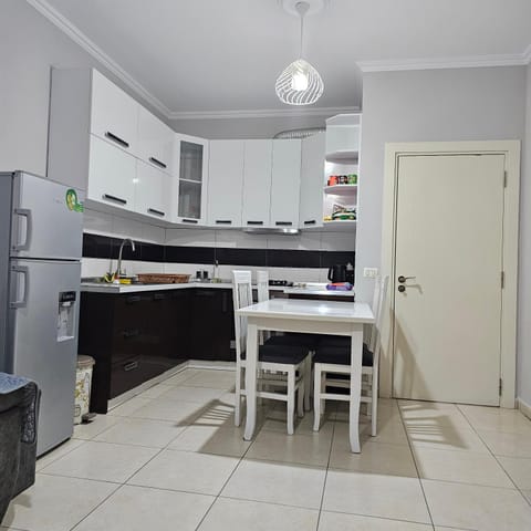 Kitchen or kitchenette, Dining area, oven, stove