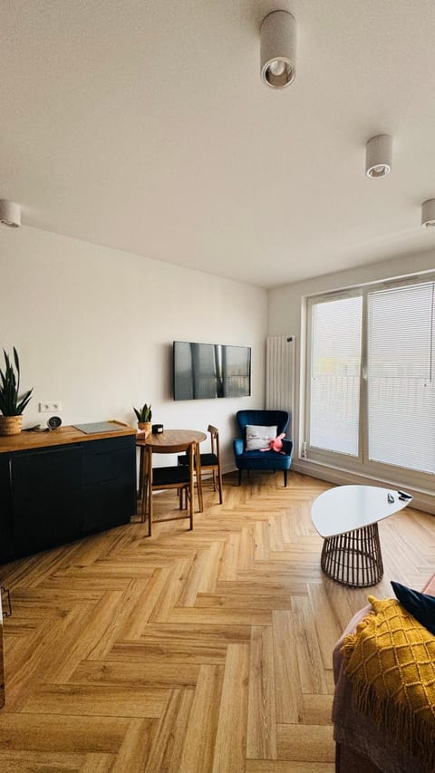 TV and multimedia, Kitchen or kitchenette, Living room