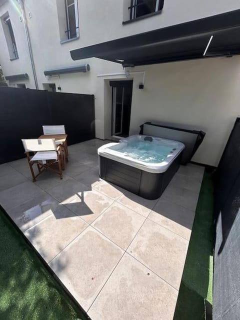 Hot Tub, Spa and wellness centre/facilities