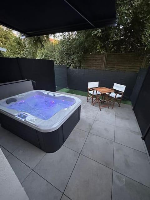 Hot Tub, Spa and wellness centre/facilities