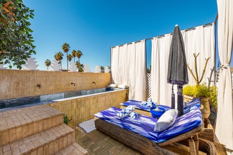 Patio, Day, Natural landscape, Garden, Garden view, Pool view, Swimming pool, sunbed, towels