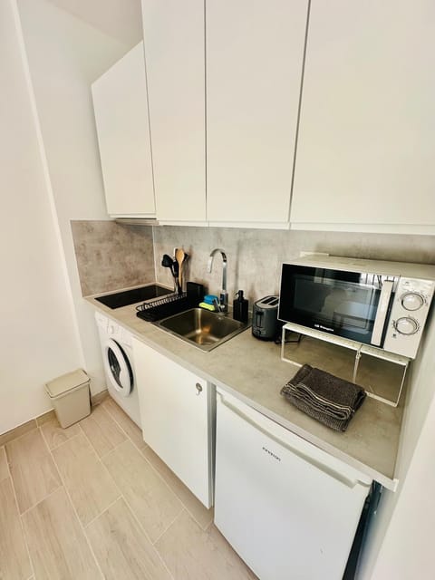 Kitchen or kitchenette, stove