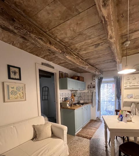 Kitchen or kitchenette, Living room