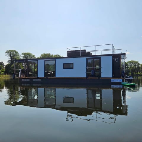 Property building, Natural landscape, Activities, Lake view, River view