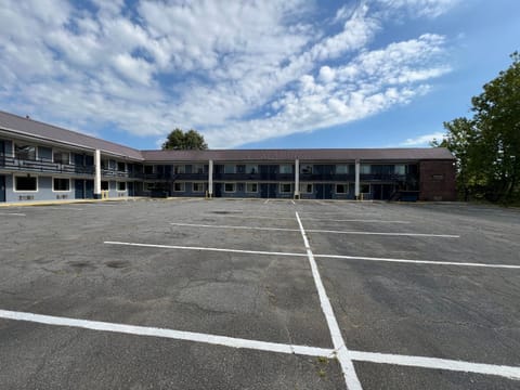 Crown Inn Hotel in Cartersville