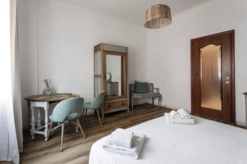 Photo of the whole room, wardrobe