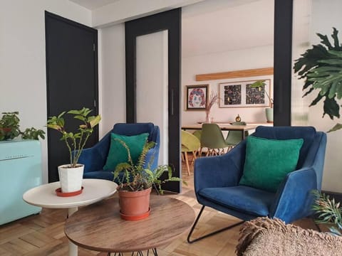 Living room, Seating area