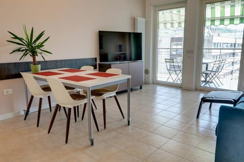 TV and multimedia, Living room, Dining area