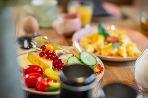 Food and drinks, Continental breakfast, Buffet breakfast