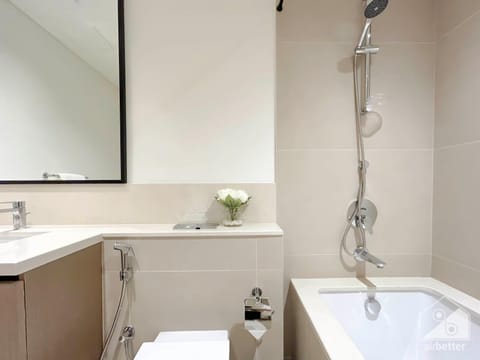 Luxury Burj Crown Downtown Balcony & View Apartment in Dubai