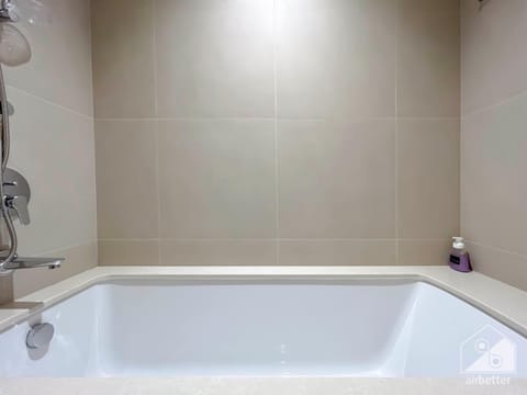 Luxury Burj Crown Downtown Balcony & View Apartment in Dubai