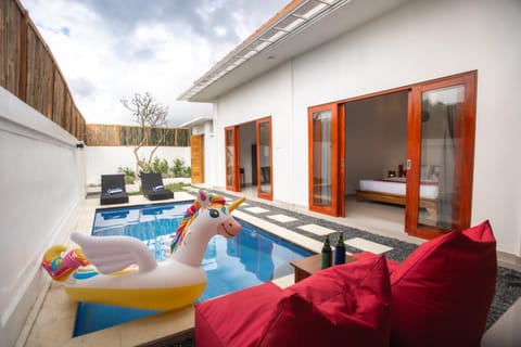 Day, View (from property/room), Balcony/Terrace, Seating area, Pool view, Swimming pool, sunbed