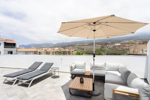Patio, Natural landscape, View (from property/room), Balcony/Terrace, Living room, Seating area, Mountain view, sunbed