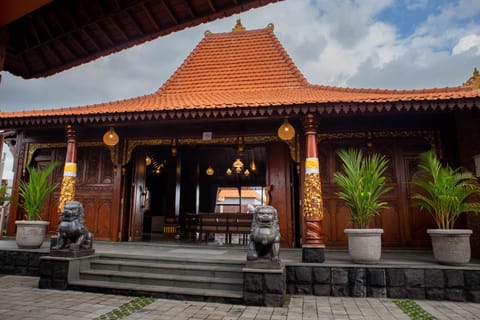 Property building, Facade/entrance