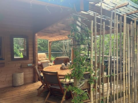 View (from property/room), Balcony/Terrace, Dining area