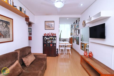 Stylish and comfortable 2 bedrooms in Leblon Apartment in Rio de Janeiro