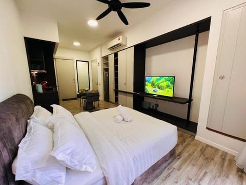 Bed, TV and multimedia, wardrobe