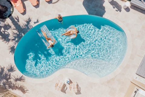 Swimming pool, sunbed