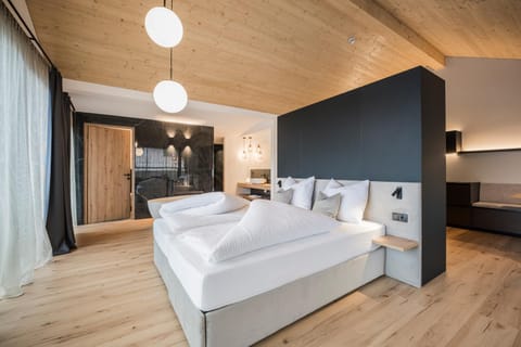 Bed, Bathroom, Bedroom