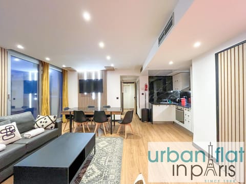 Urban Flat 129 - Sublime Art Love Champs-Elysees Apartment in Paris