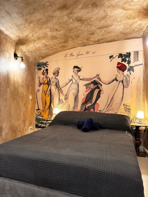 Bed, towels
