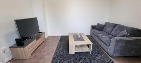 Communal lounge/ TV room, TV and multimedia, Living room, Seating area