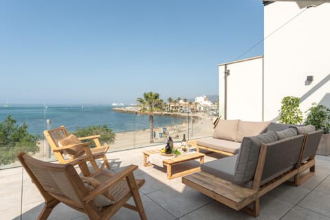 View (from property/room), Balcony/Terrace, Beach