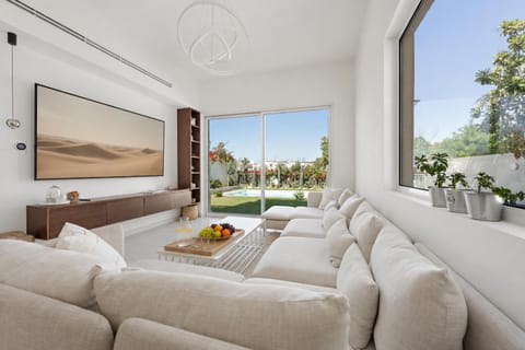 TV and multimedia, Living room, Garden view