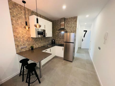Kitchen or kitchenette, Dining area, stove