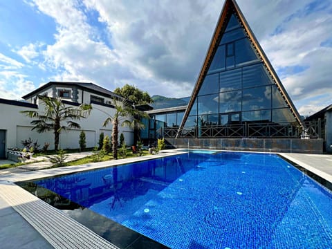 Property building, Day, Pool view, Swimming pool, sunbed